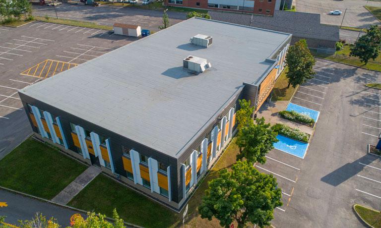Réfection de toiture commerciale – Concessionnaire Honda Lévis