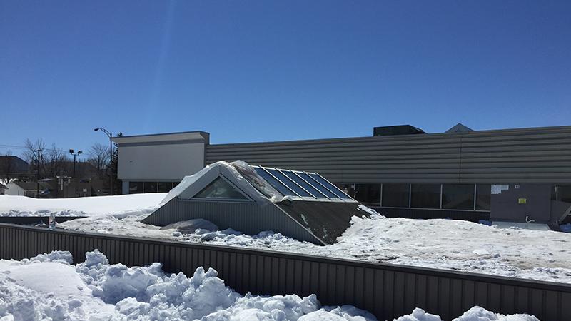 Déneigement de toitures d'entreprises, La Pelle à neige connaît une saison  hors norme